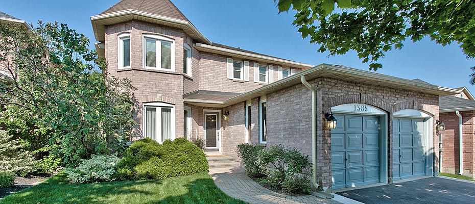 Four bedroom home for sale at 1385 Chalfield Drive, Oakville, Ontario
