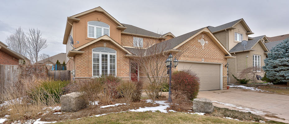 Four Bedroom Home for Sale in Beautiful Winona at 162 Silverlace Circle, Stoney Creek