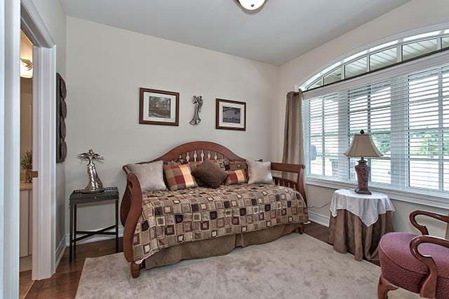 Second bedroom.
