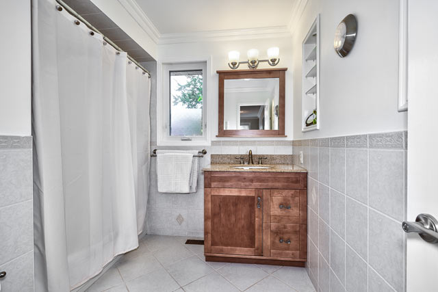 Main Bathroom