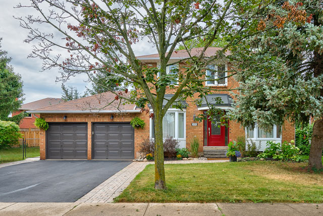 Three Bedroom Home for Sale in Wedgewood Creek at 2039 Grenville Drive, Oakville