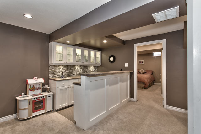 Wet bar.
