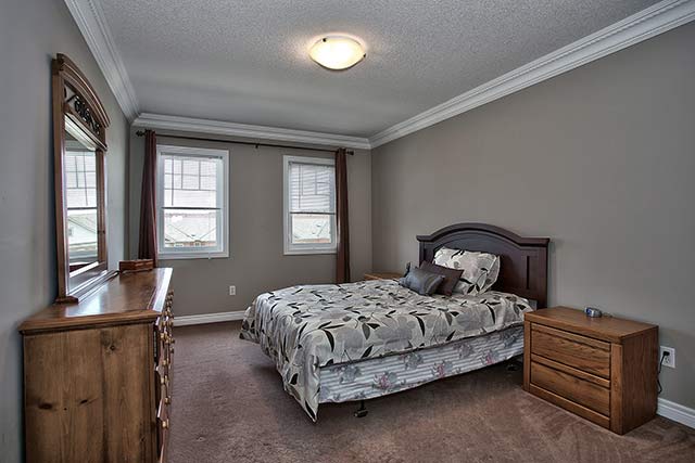 Second bedroom.