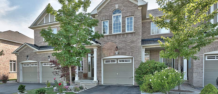 Three bedroom executive townhome for sale at 33-2295 Rochester Circle, Oakville, Ontario