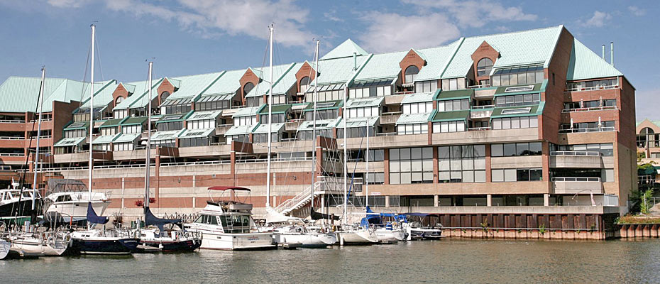 One Bedroom Plus Den Loft Style Condo For Sale In Bronte at Stoneboat Quay - 100 Bronte Road