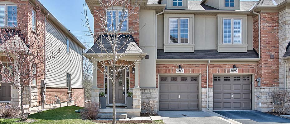 Three bedroom townhome for sale at 5044 Mercer Common, Burlington, Ontario.