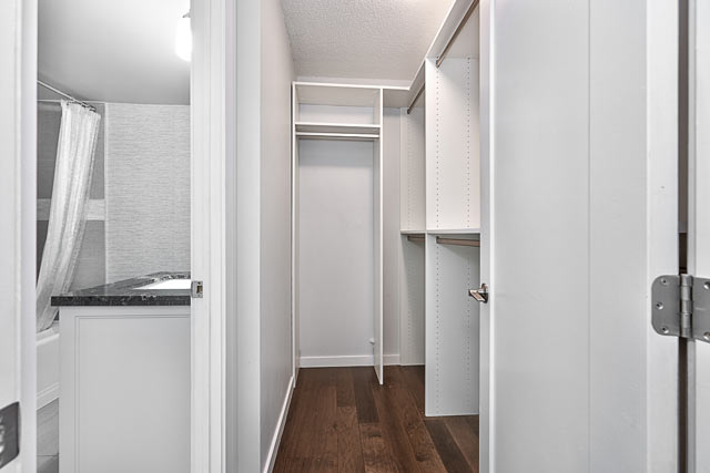 Walk-in Closet