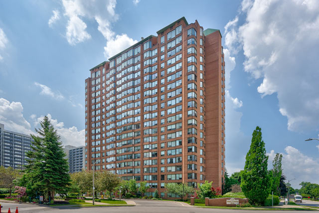 Two Bedroom Condo For Sale in Downtown Burlington at 603-1270 Maple Crossing Boulevard, Burlington